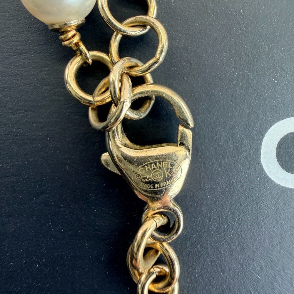 CHANEL Pearl & Crystal Gold Tone Bracelet C20 K - Picture 11 of 13